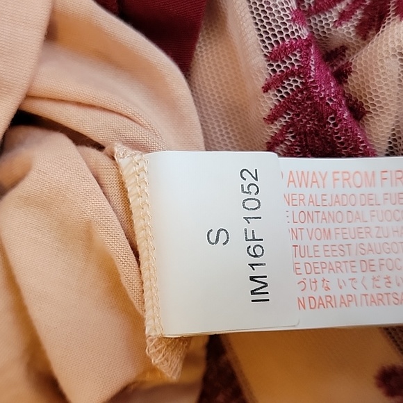 NWT MINKPINK  Sweetest Sound Floral Lace & Mesh Sleeve Romper Size Small - Picture 11 of 15